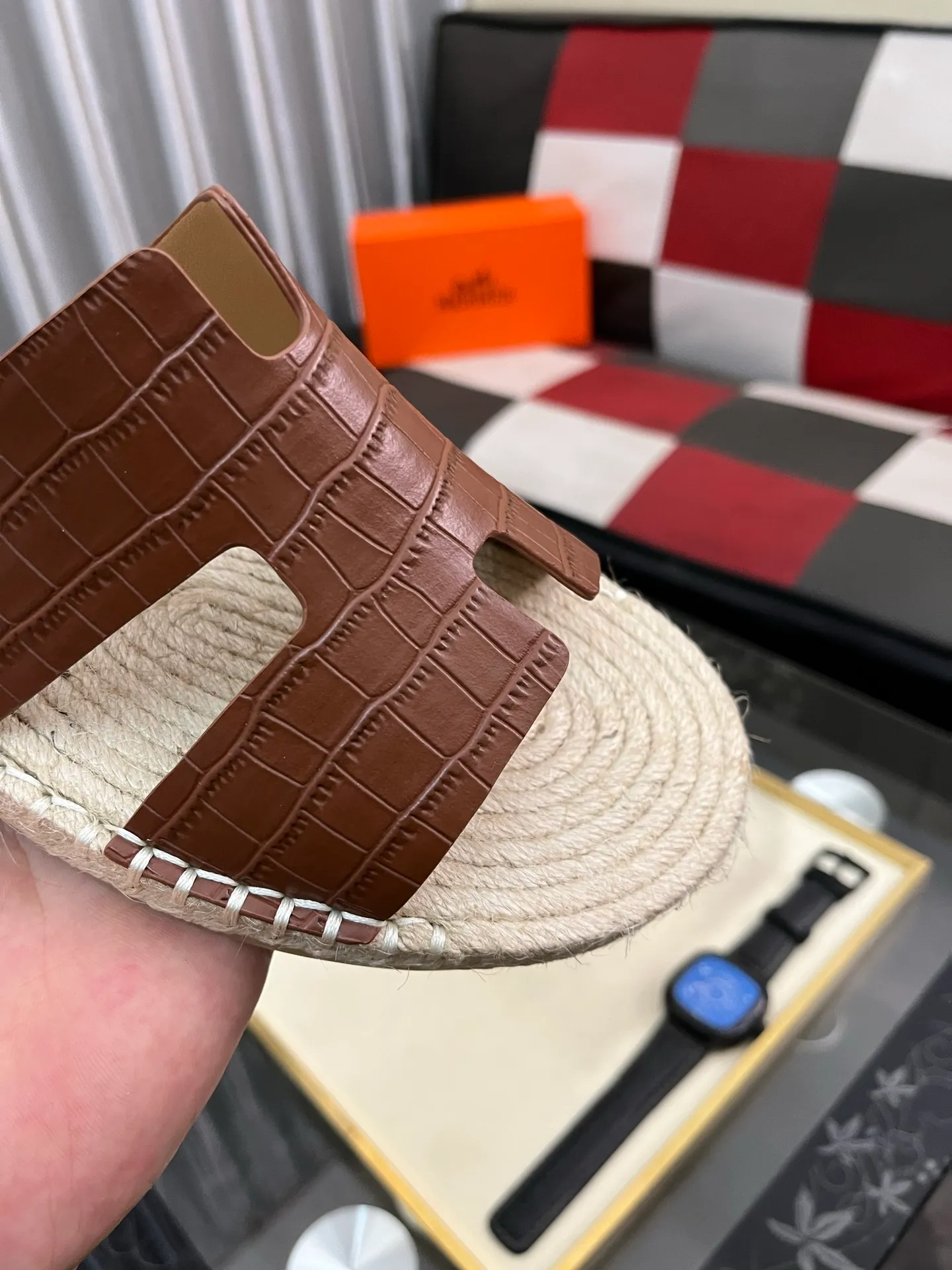 Men's shoes 💰340⌚️⌚️《HERMES》Hermes 💁♂️Men's casual slippers, compare the quality at the counter🧚🏿♂️ The upper layer has a stone pattern with clear texture, showing high-end, high-end, comfortable to wear and versatile. Purely hand-pulled, raw rubber breathable outsole, breathable and comfortable lambskin lining, 100% comfortable density, original rubber outsole wear-resistant code number 38-44. Can be customized 45-46-47